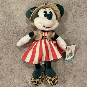 Minnie Mouse Main Attraction “Jungle Cruise” plush